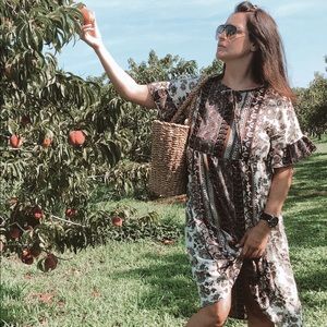 LOT of 4 dresses! Part of the lot is this dress